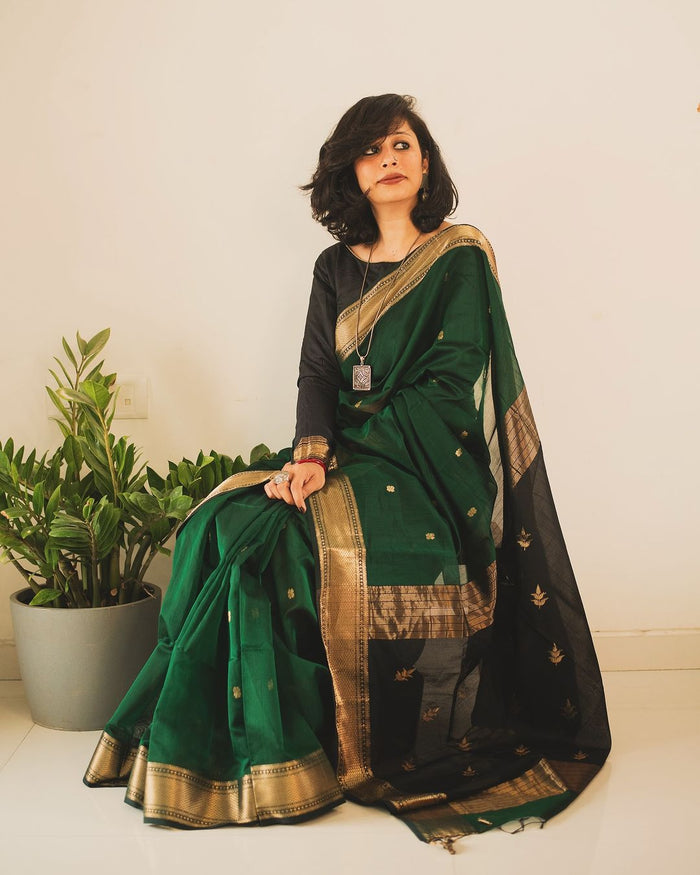 Graceful Green Jacquard Saree for Festivals, Weddings & Party Wear