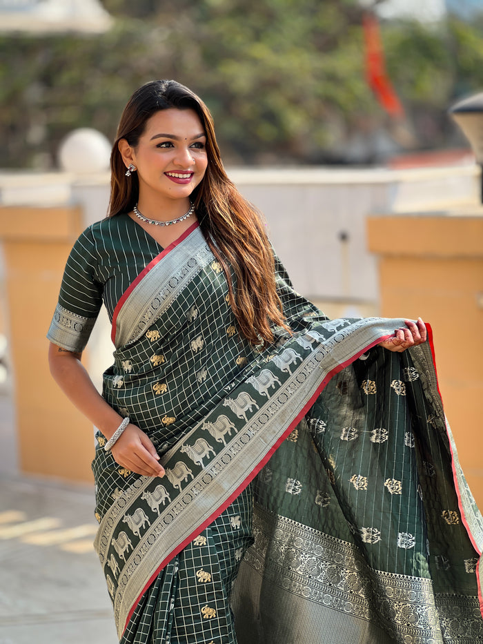 Green Jacquard Saree – Premium Woven Traditional Saree for Festive & Wedding Wear