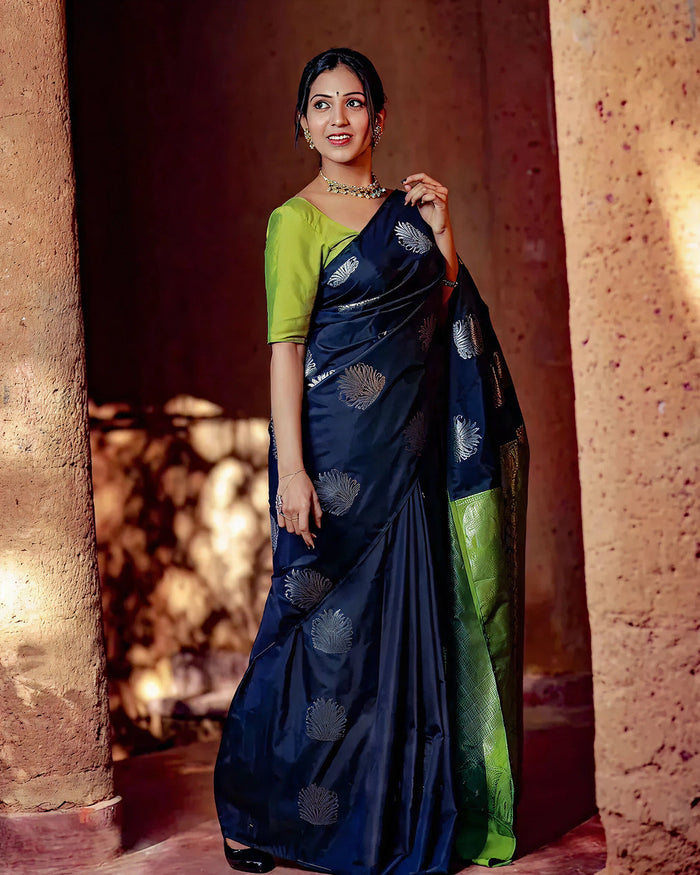 Majestic Dark Blue Jacquard Saree for Weddings, Festivals & Elegant Evenings