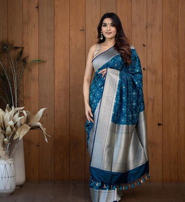 Graceful Blue Jacquard Saree – Premium Woven Design & Elegant Festive Style