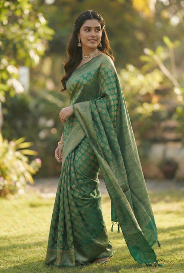 Mahendi Green Jacquard Saree – Premium Woven Texture & Traditional Festive Charm