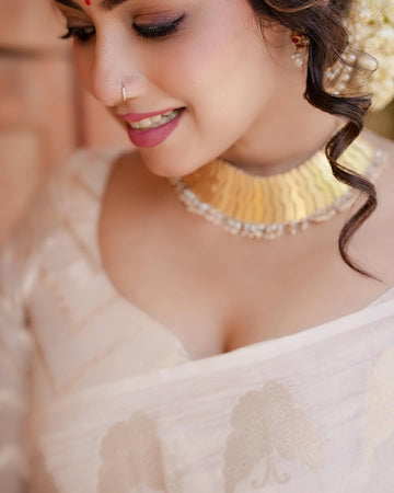 Elegant Off-White Jacquard Saree with Classic Woven Detailing
