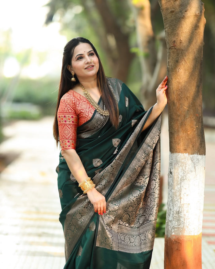 Elegant Green Jacquard Saree for Festive & Traditional Wear