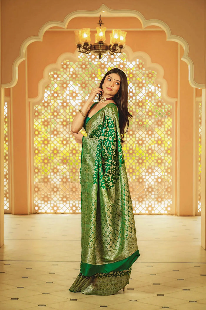 Vibrant Green Jacquard Saree – Premium Woven Saree for Festive, Wedding & Party Wear