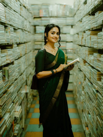 Green Jacquard Saree – Graceful Traditional Charm with Rich Woven Texture