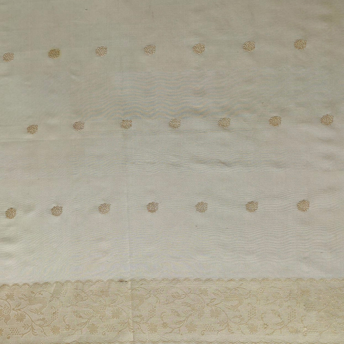 Elegant Cream Jacquard Saree for Women – Classic Festive & Traditional Wear