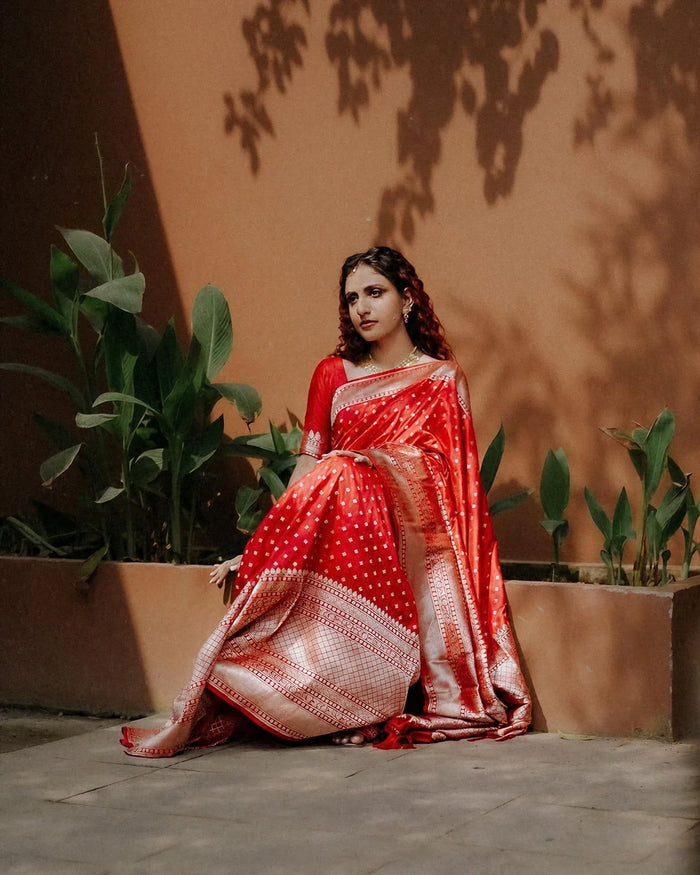 Vibrant Red Jacquard Saree – Luxurious Woven Texture & Festive Elegance
