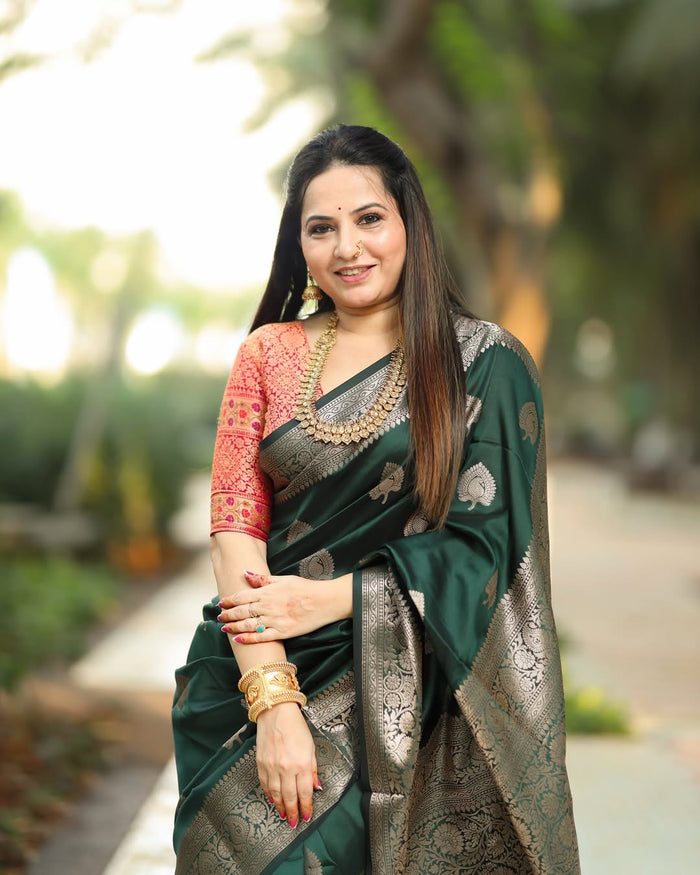 Elegant Green Jacquard Saree for Festive & Traditional Wear