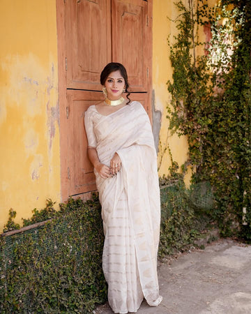 Elegant Off-White Jacquard Saree with Classic Woven Detailing