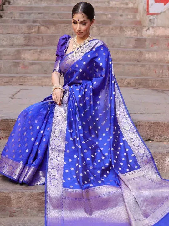Blue Jacquard Saree – Soft Woven Texture & Elegant Festive Drape