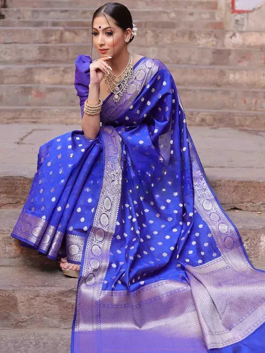 Blue Jacquard Saree – Soft Woven Texture & Elegant Festive Drape