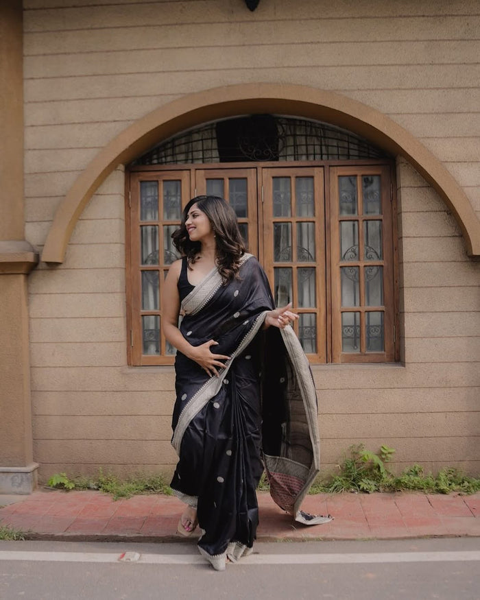 Elegant Black Jacquard Saree – Premium Festive & Party Wear