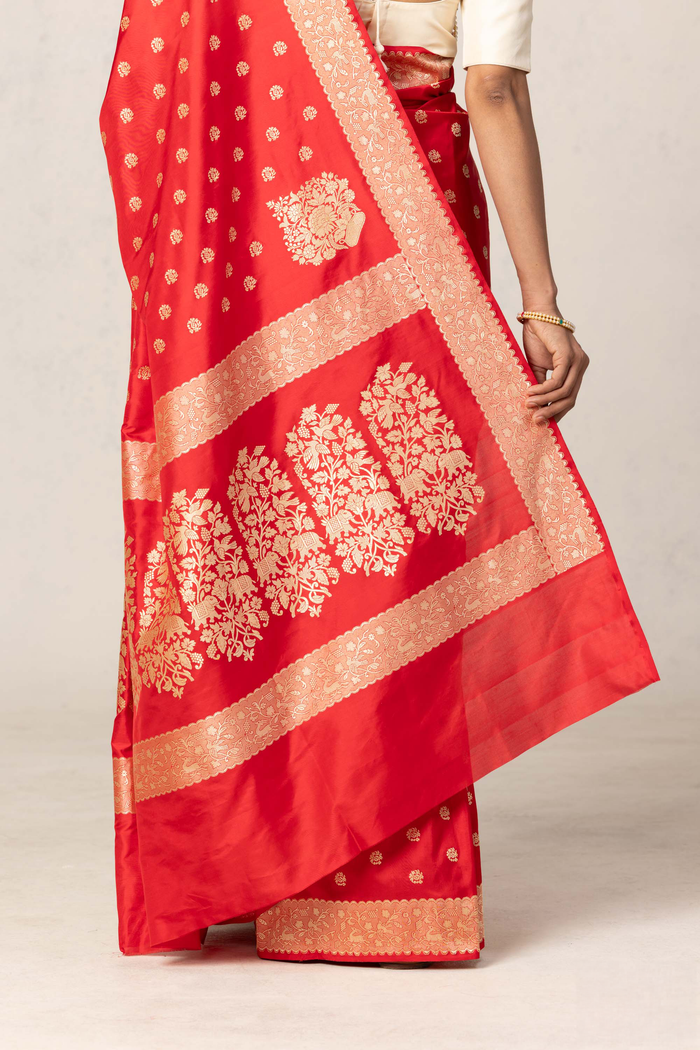 Bright Red Jacquard Saree for Women – Vibrant Festive & Party Wear Elegance