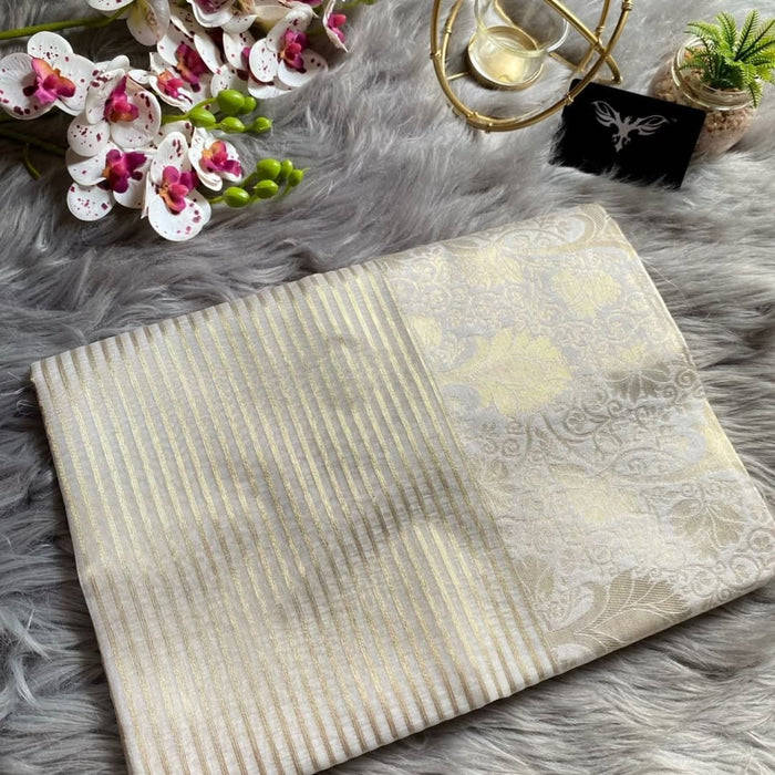 Elegant Off-White Jacquard Saree – Timeless Style with Rich Woven Detailing