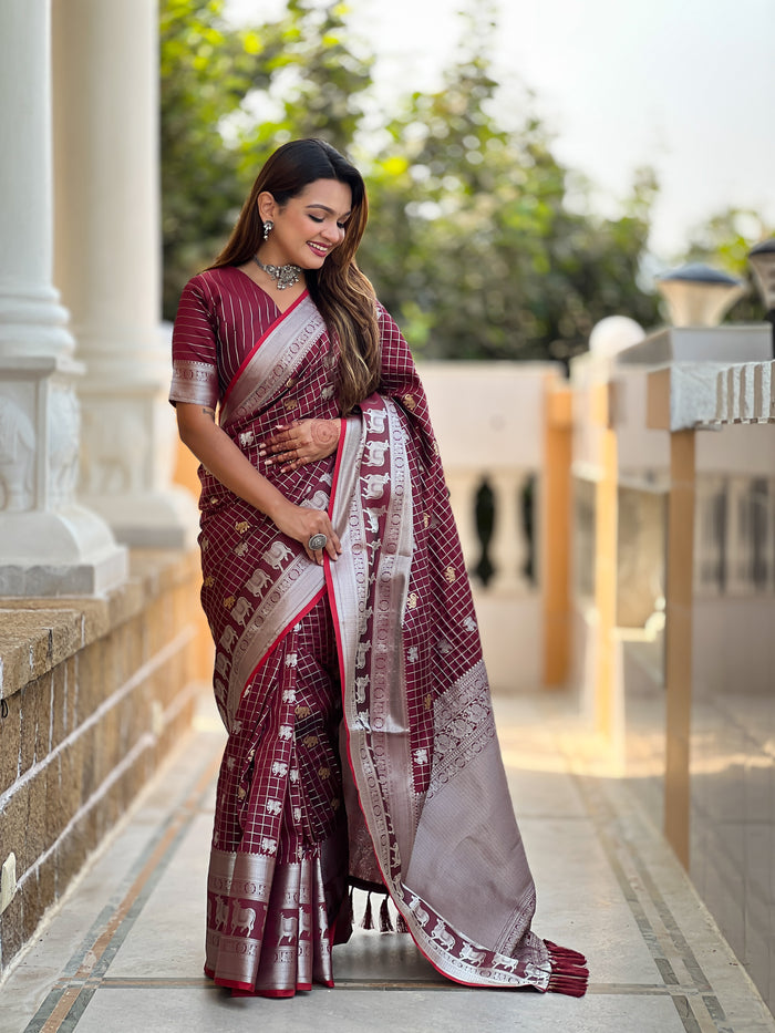 Elegant Maroon Jacquard Saree – Timeless Weave & Premium Festive Style