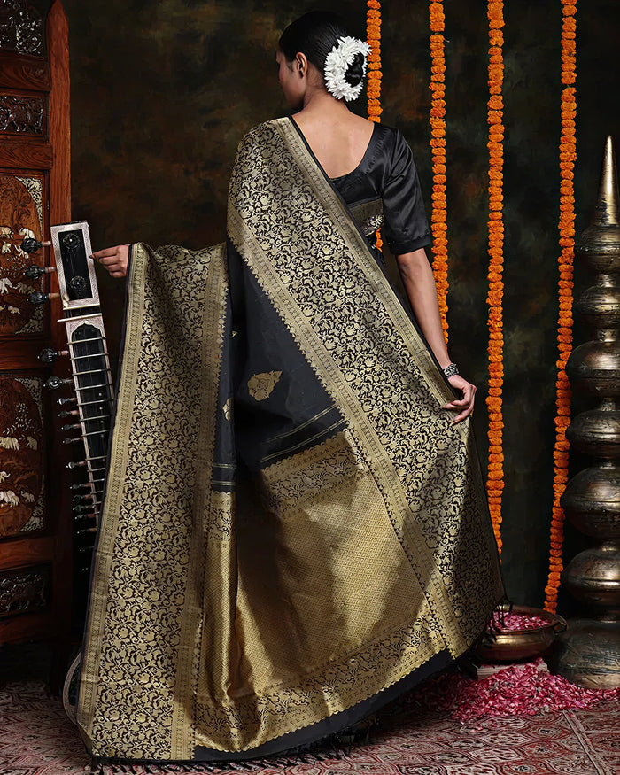 Classic Black Jacquard Saree – Luxurious Woven Texture & Elegant Festive Look