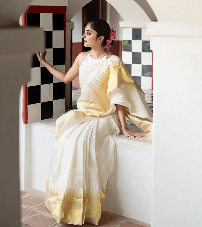Pure White Jacquard Saree – Elegant Woven Texture & Timeless Festive Wear