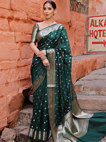 Green Jacquard Saree – Rich Traditional Weave & Festive Elegance