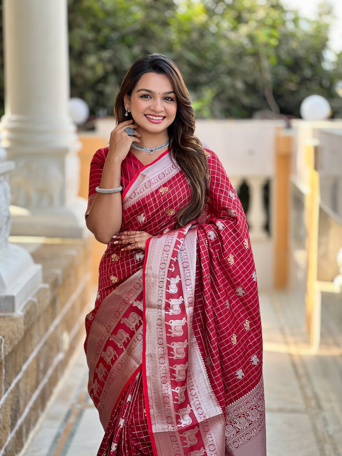 Red Jacquard Saree – Luxe Weave for Festive & Bridal Elegance