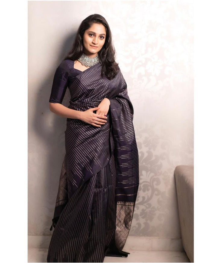 Elegant Purple Jacquard Saree – Premium Weave, Festive & Wedding-Ready
