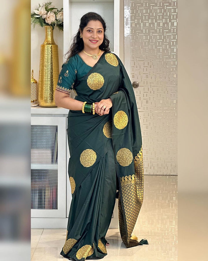 Elegant Green Jacquard Saree for Women – Festive & Party Wear Designer Drape
