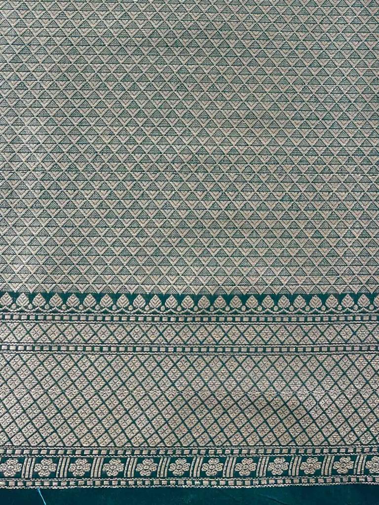 Green Jacquard Saree – Rich Traditional Weave & Festive Elegance