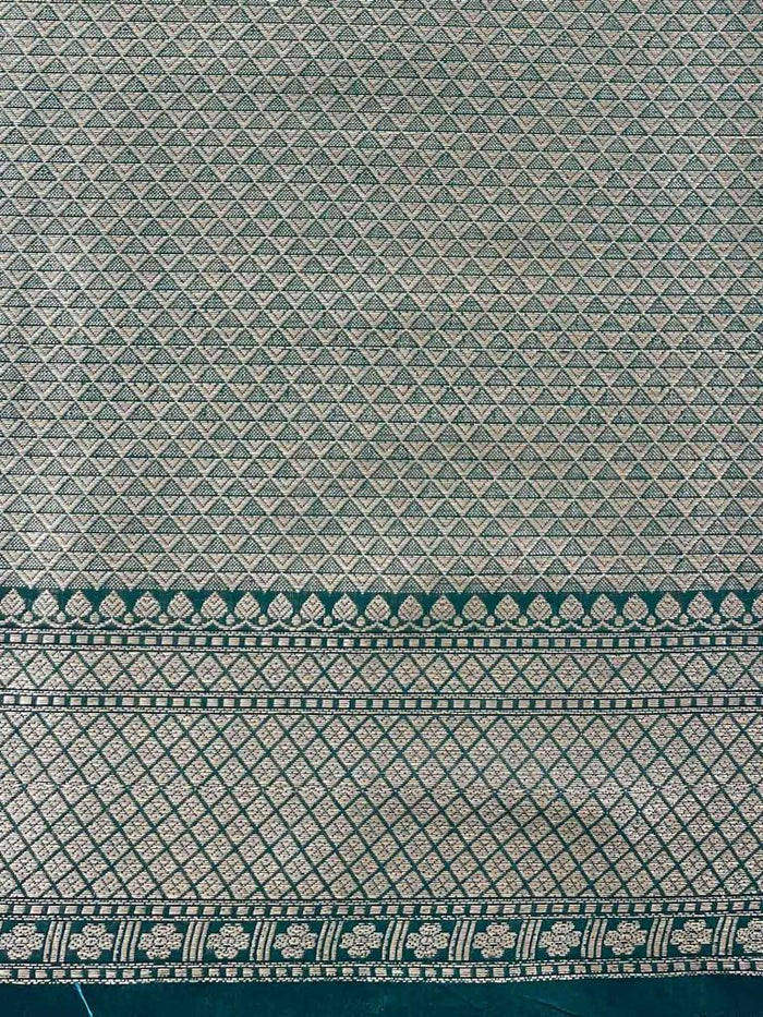 Green Jacquard Saree – Rich Traditional Weave & Festive Elegance