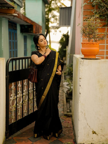 Black Jacquard Saree – Timeless Elegance with Luxurious Woven Detail