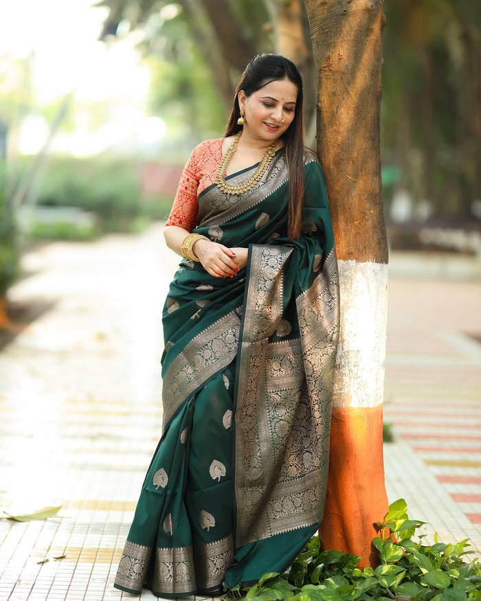 Elegant Green Jacquard Saree for Festive & Traditional Wear