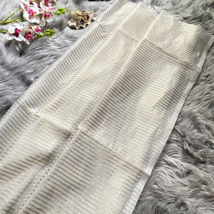 Elegant Off-White Jacquard Saree – Timeless Style with Rich Woven Detailing
