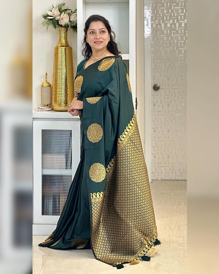 Elegant Green Jacquard Saree for Women – Festive & Party Wear Designer Drape