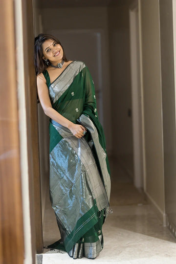 Mahendi Green Jacquard Saree – Rich Woven Fabric & Elegant Festive Drape