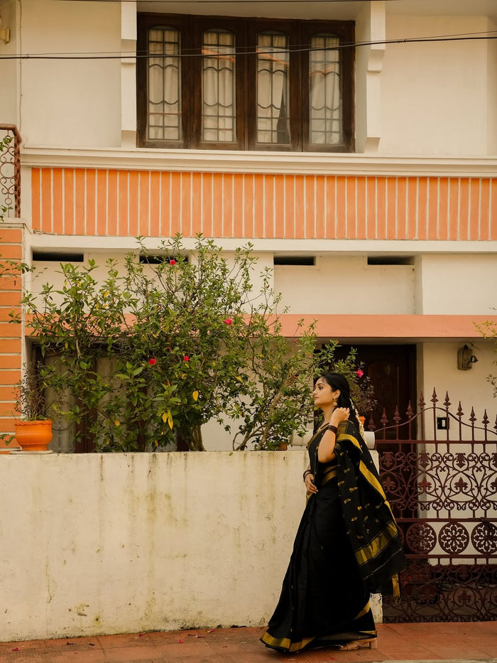 Black Jacquard Saree – Timeless Elegance with Luxurious Woven Detail