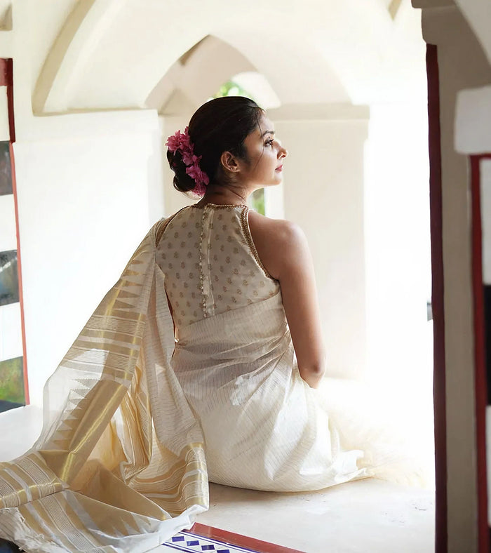 Pure White Jacquard Saree – Elegant Woven Texture & Timeless Festive Wear