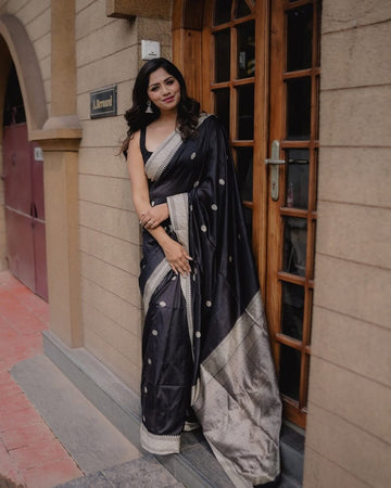 Elegant Black Jacquard Saree – Premium Festive & Party Wear