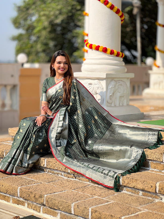Green Jacquard Saree – Premium Woven Traditional Saree for Festive & Wedding Wear
