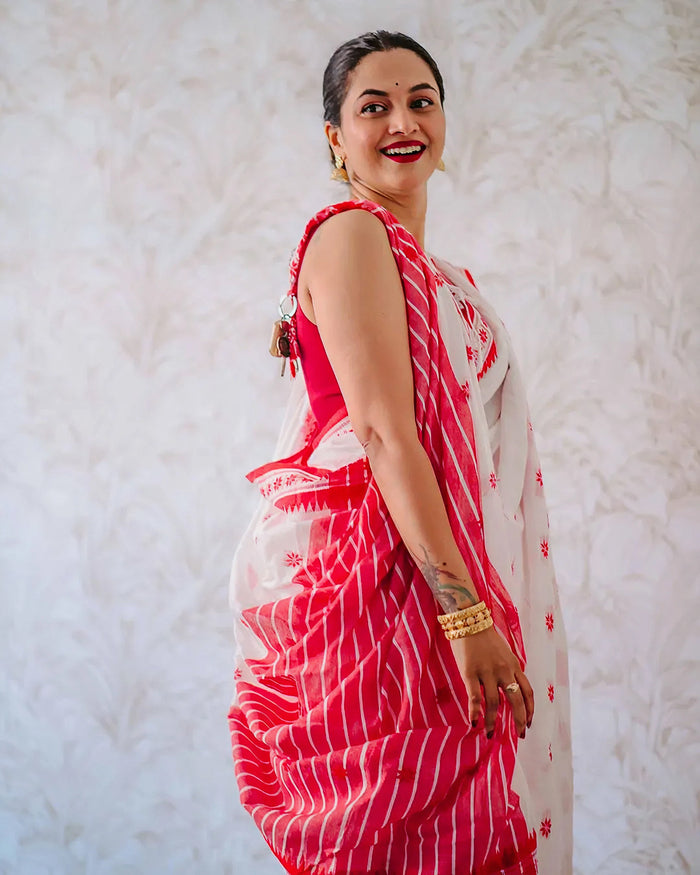 Elegant White Jacquard Saree – Premium Woven Texture & Timeless Style