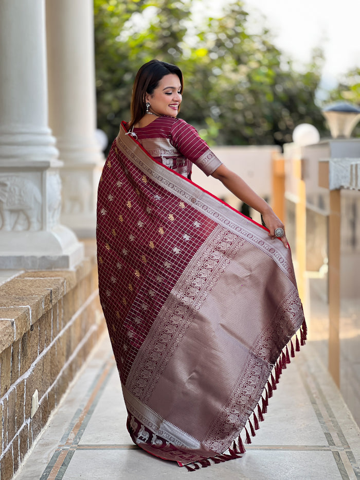 Elegant Maroon Jacquard Saree – Timeless Weave & Premium Festive Style