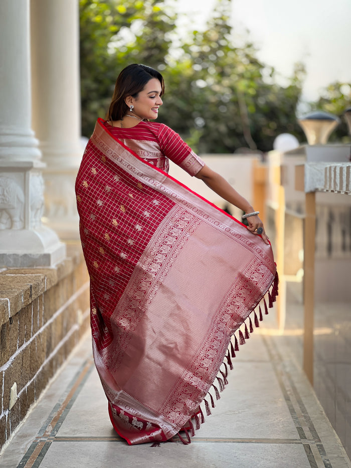 Red Jacquard Saree – Luxe Weave for Festive & Bridal Elegance