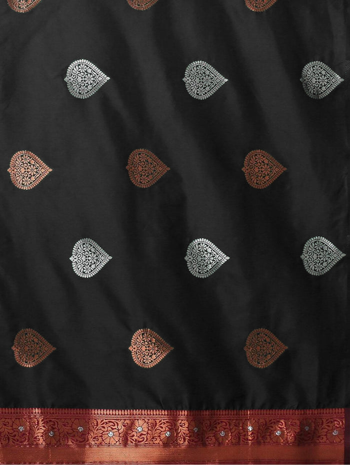 Exquisite Black Jacquard Saree – Elegant Indian Ethnic Wear for Special Occasions