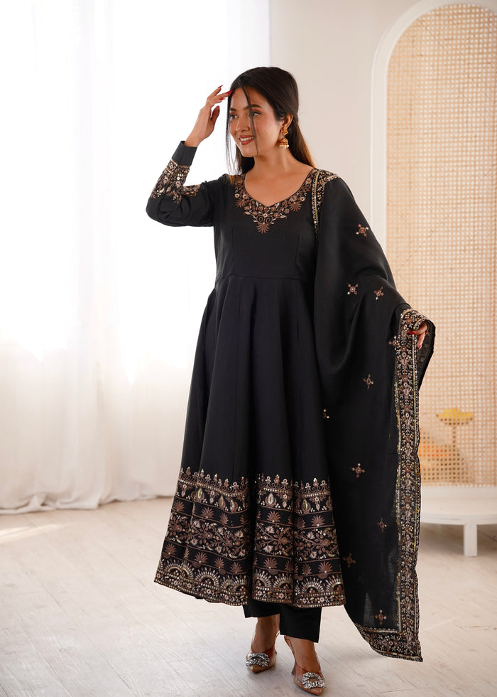 Noir Elegance Roman Silk Suit Set