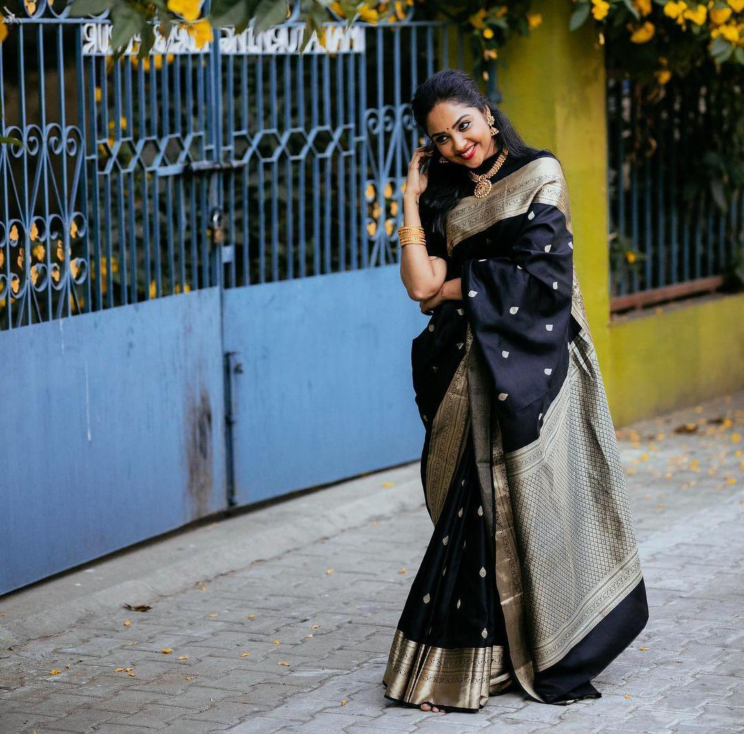 Classic Black Jacquard Saree