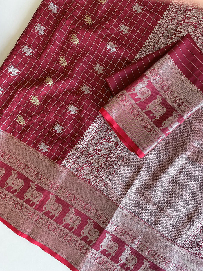 Elegant Maroon Jacquard Saree – Timeless Weave & Premium Festive Style