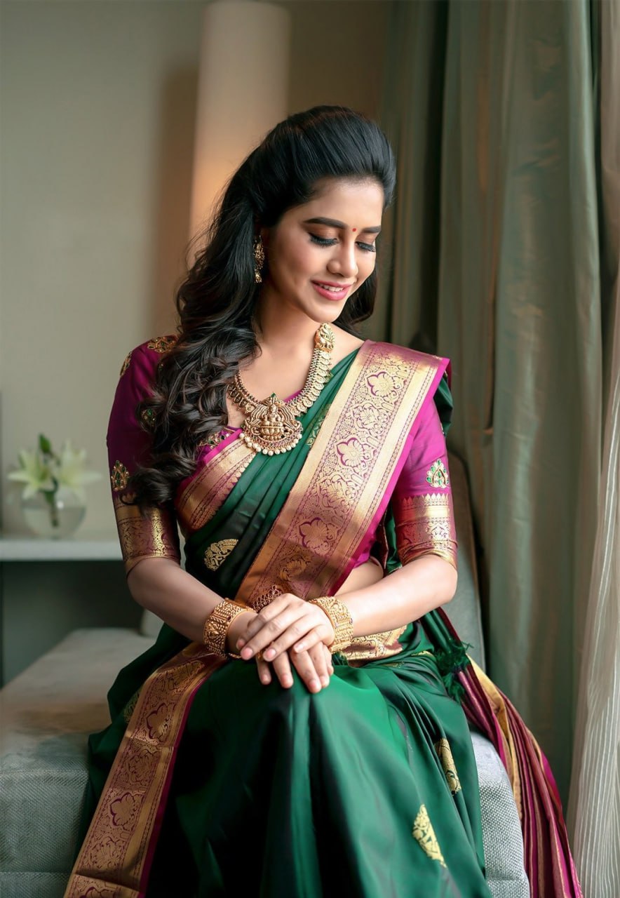 Extravagant green soft silk saree with a classy blouse piece