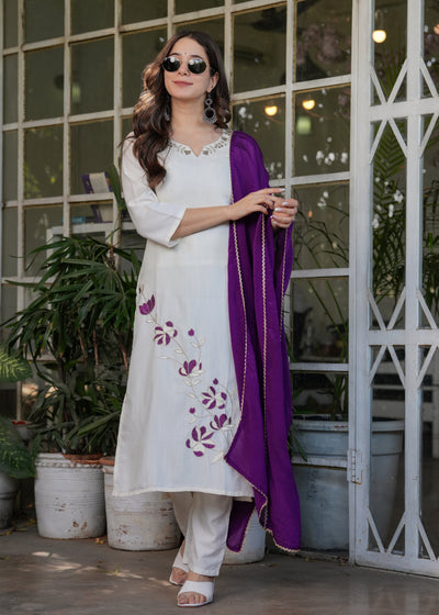 Elegant White Embroidered Kurta Pant Set