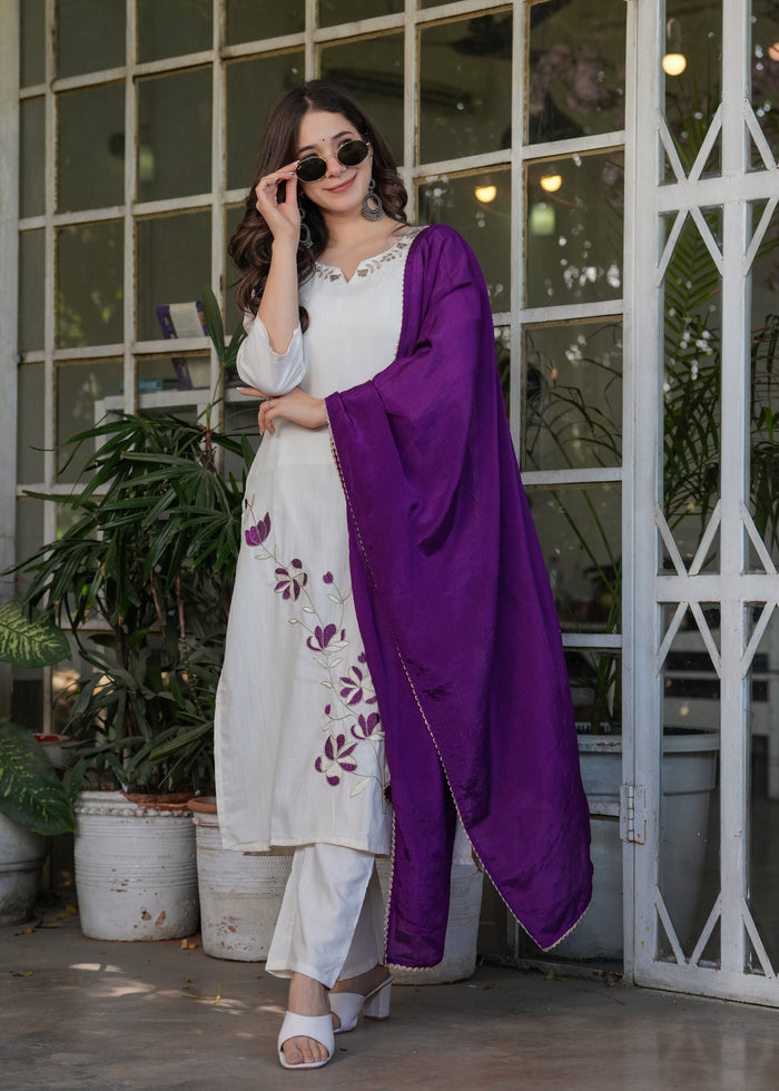 Elegant White Embroidered Kurta Pant Set