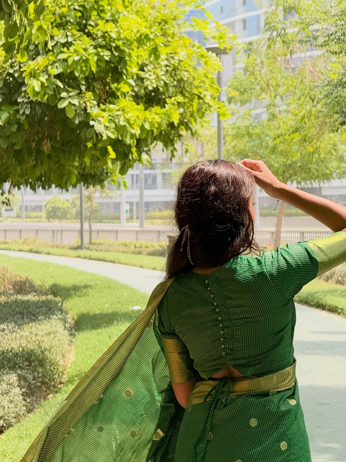 Emerald Green Jacquard Saree – Elegant Woven Saree for Festive & Wedding Wear