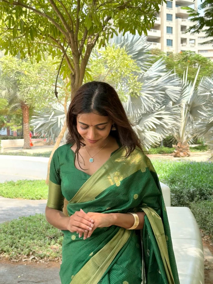 Emerald Green Jacquard Saree – Elegant Woven Saree for Festive & Wedding Wear