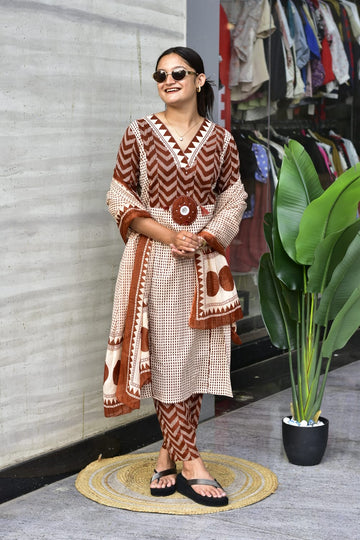 Zik Zek Premium Jaipur Saffron Cotton Kurti Pant Dupatta Set