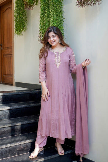 Mauve lavender Embroidered Kurta Pant & Dupatta Set